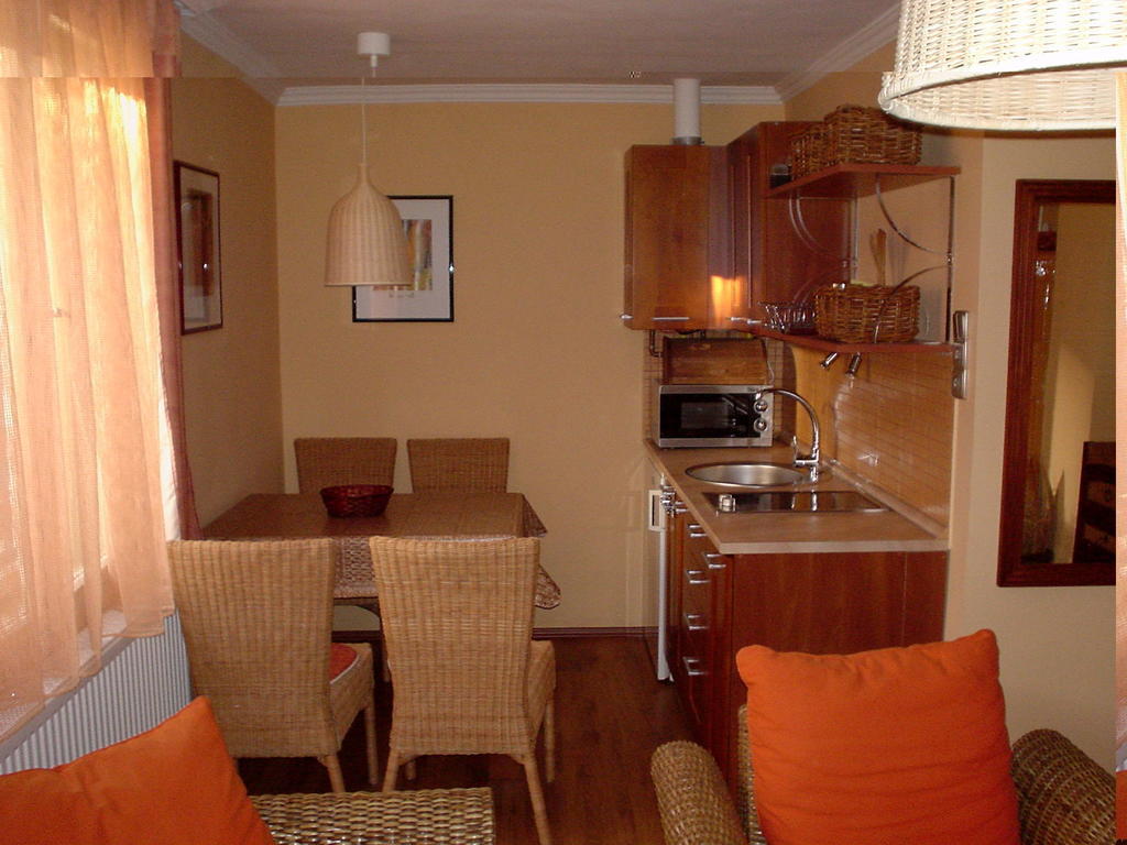 Oeroekzoeld Apartmanok בלטונפנבש חדר תמונה
